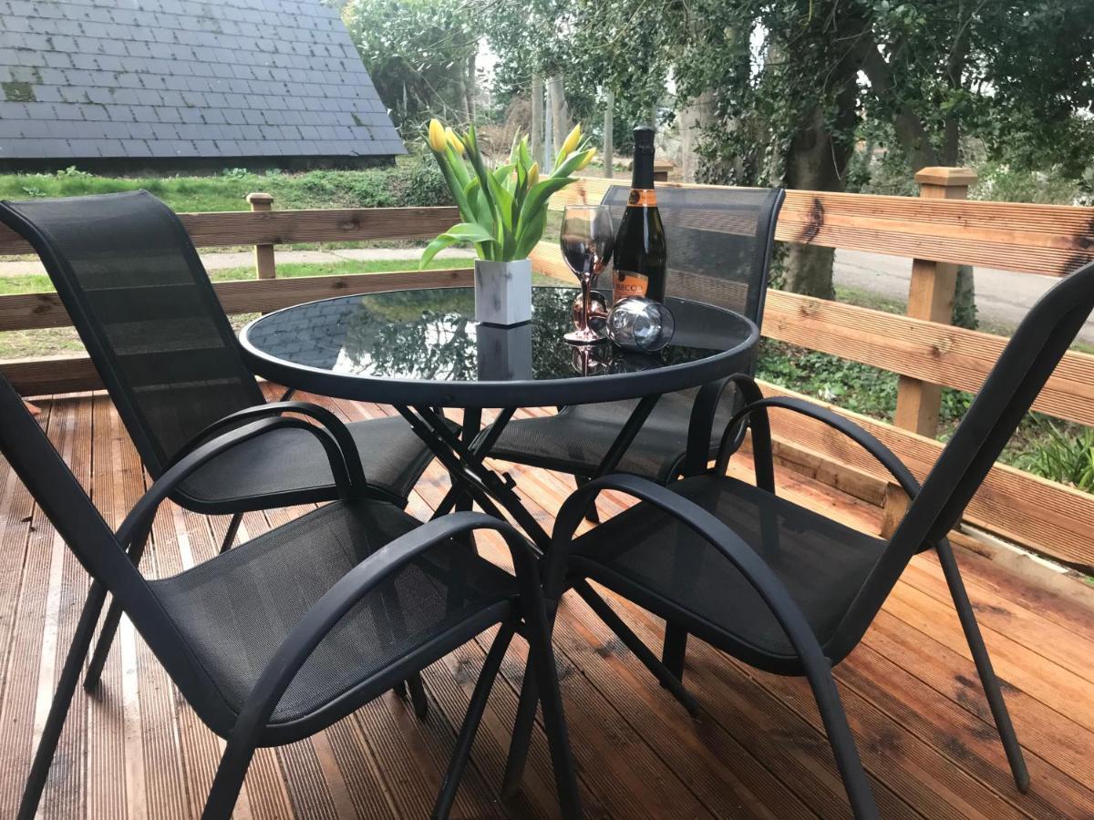 Foxes Sea Side Retreat Deluxe Chalet Is A Lovely Holiday Home Tucked Away On The Kent Coast Kingsdown  Ngoại thất bức ảnh